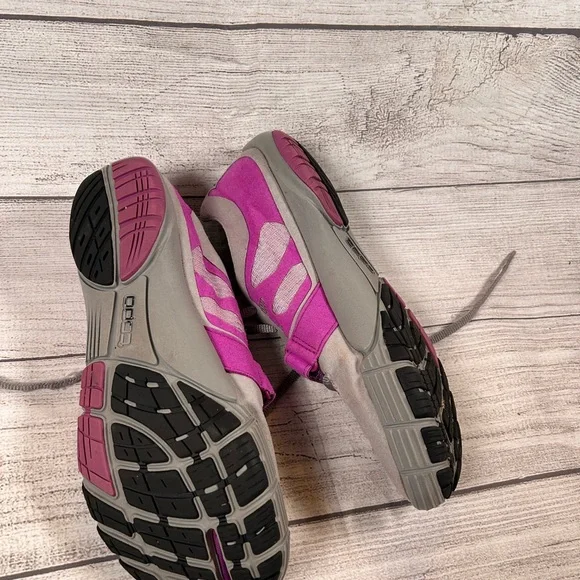 Women's Athletic Shoes in Gray and Pink - Picture 3 of 5
